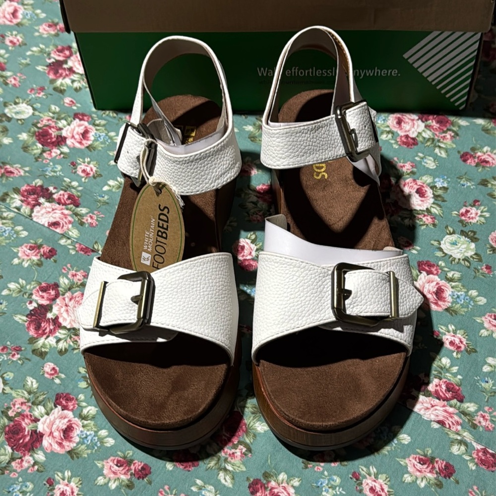 WHITE MOUNTAIN Women's Leftmost Platform Sandal. New! Never worn. White, Buckle.